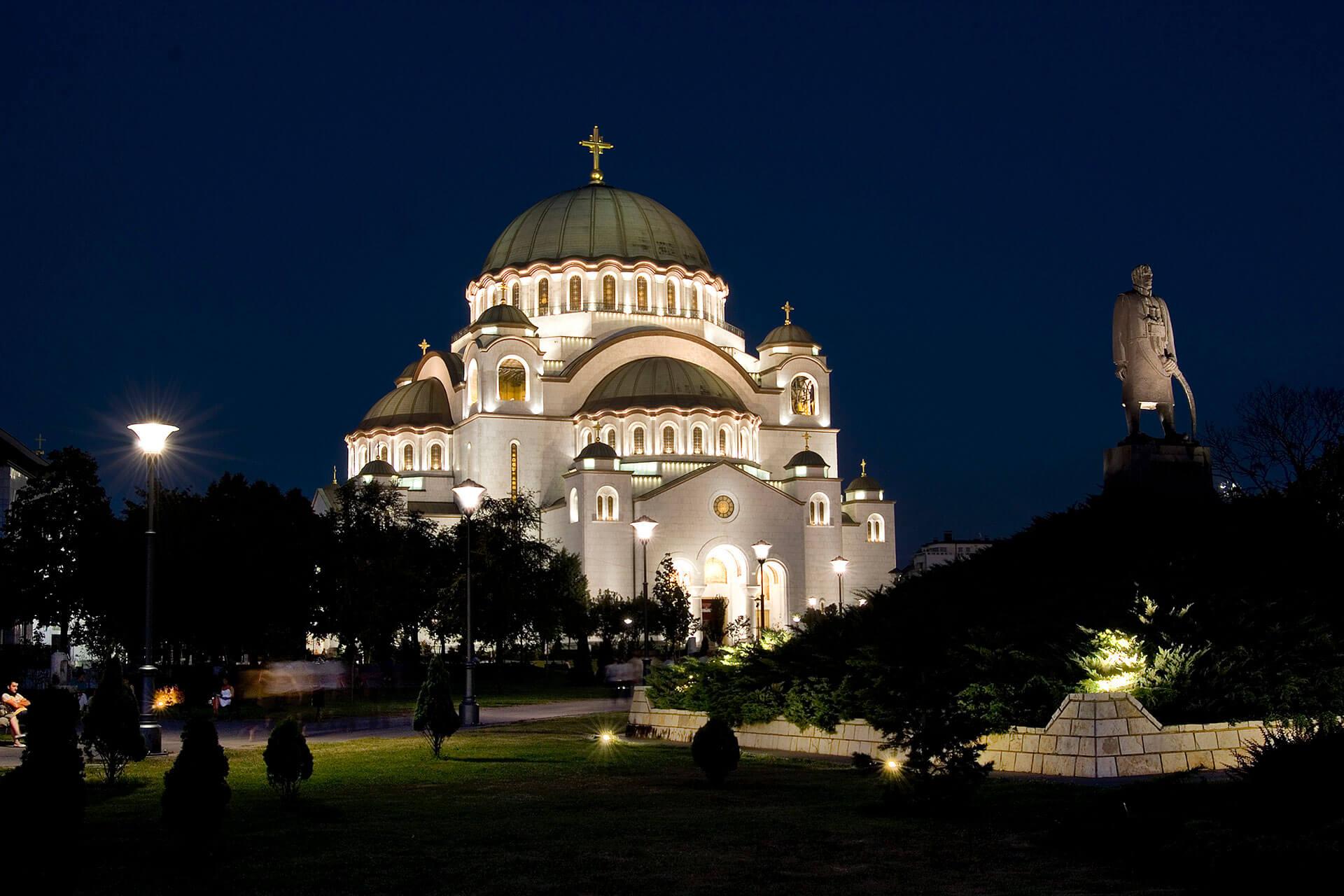 Schréder floodlights enhance the majestic Saint Sava Cathedral by night