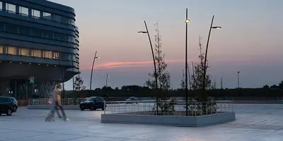PIANO luminaires add a certain panache to the outdoor landscape of the modern AZ Zeno hospital