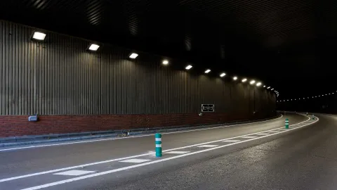 Une solution d'éclairage durable intelligente améliore la sécurité du tunnel d'Aguas Vivas